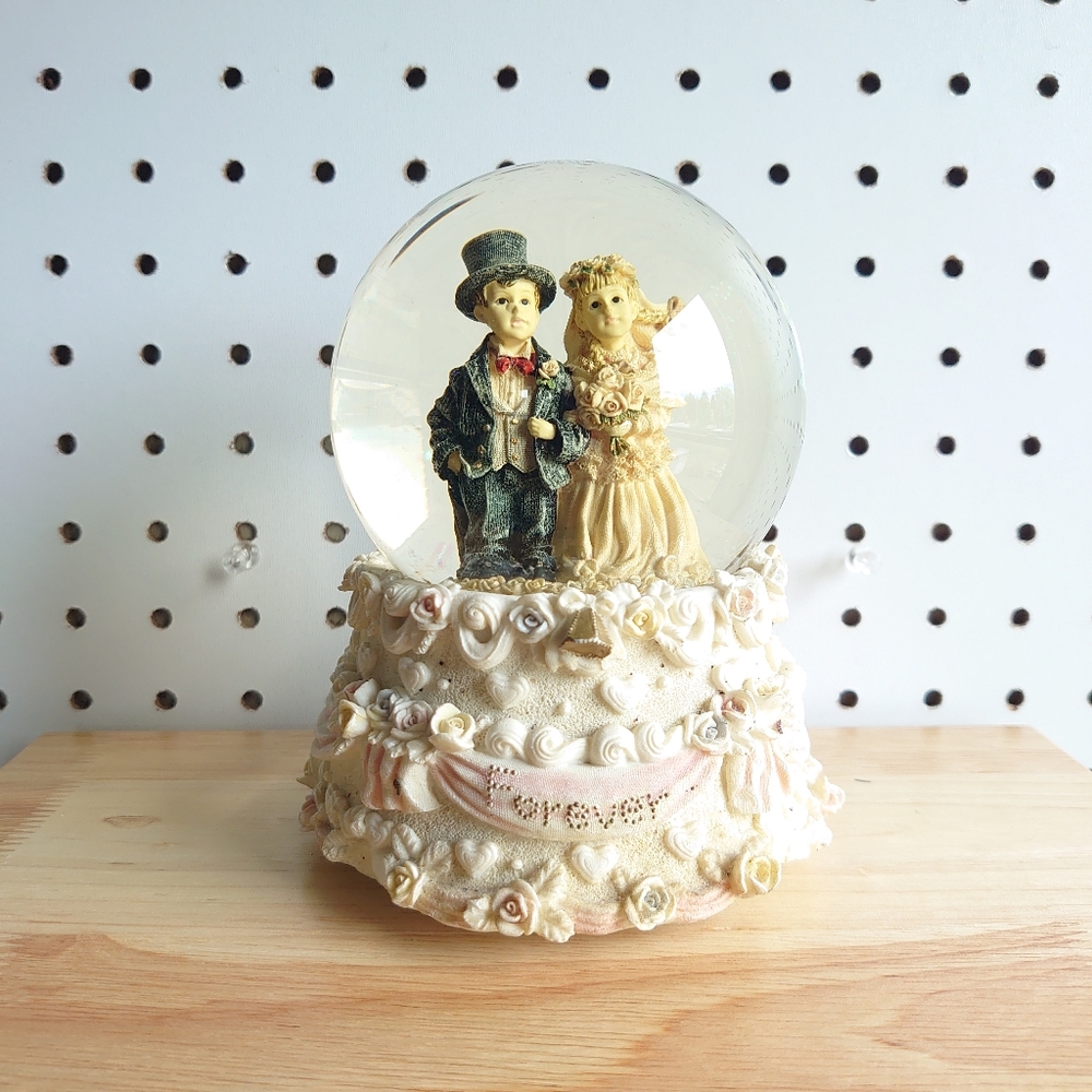 BOYDS BEARS RYAN AND DIANE LOVE IS FOREVER WEDDING WATER MUSICAL SNOW GLOBE
